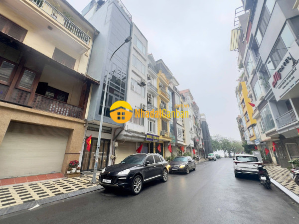 Bán đất 100m 9.5m.mặt tiền. lạc long quân tây hồ